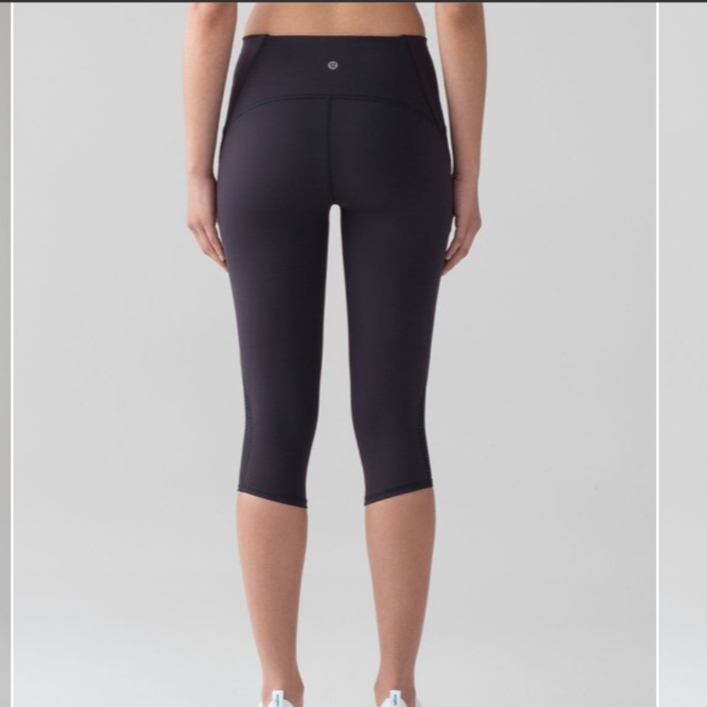 Lululemon Lean In Crop (17")
Boysenberry